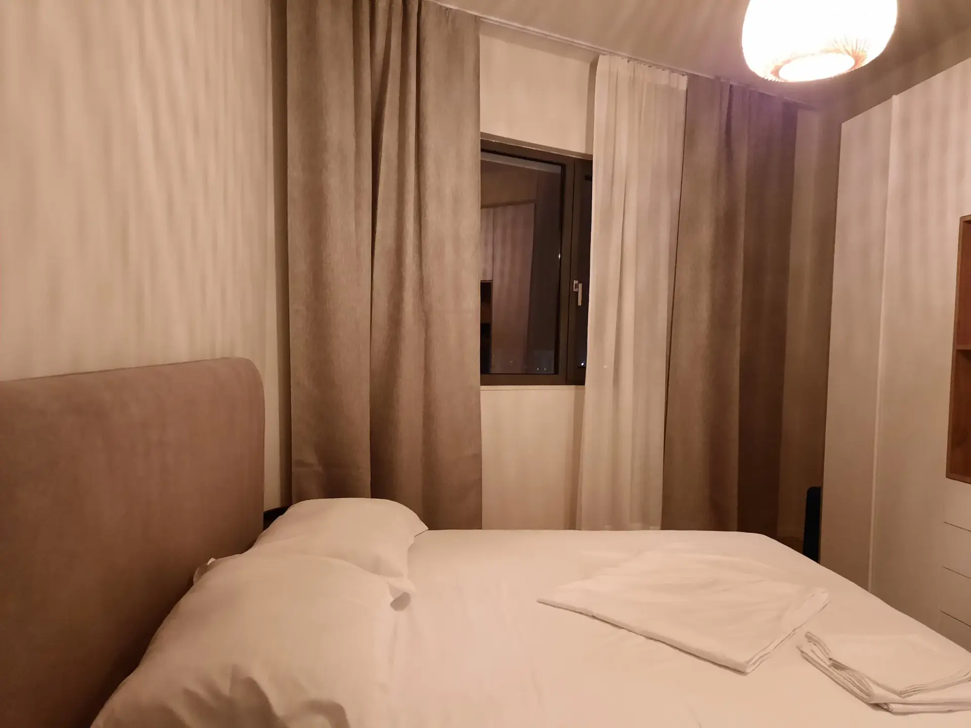 Dhoma e gjumit, apartament 1+1 me qira në Uji i Ftohtë, Vlorë