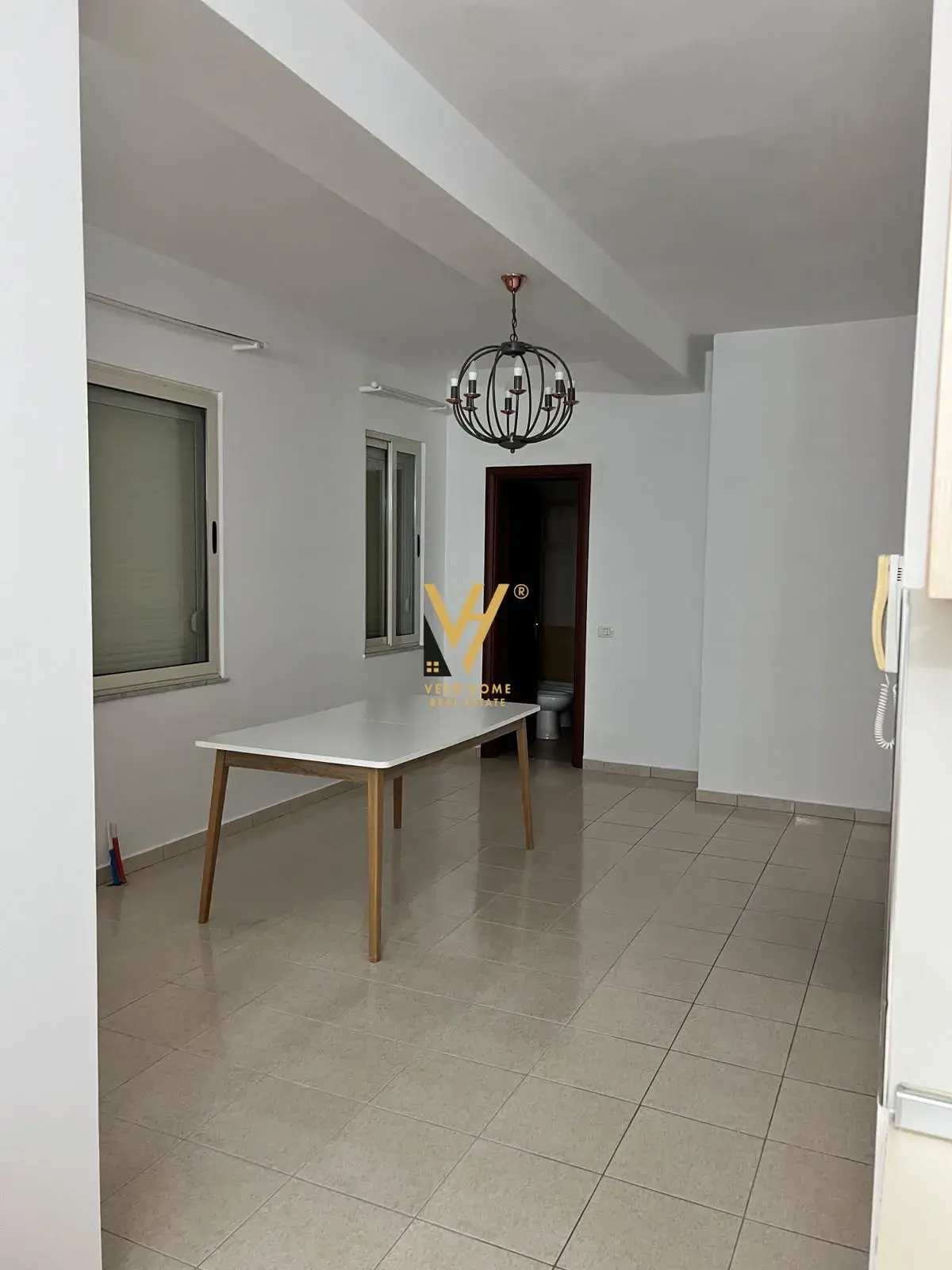 Immeuble, appartement 2+2+2 à vendre à Fresku, Tirana