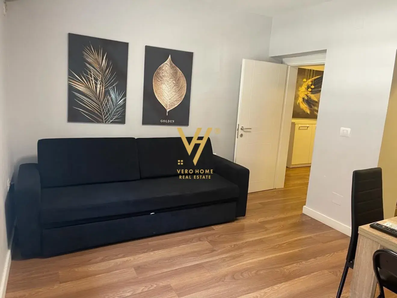 Dhoma e ndenjes, apartament 1+1 me qira në Tiranë