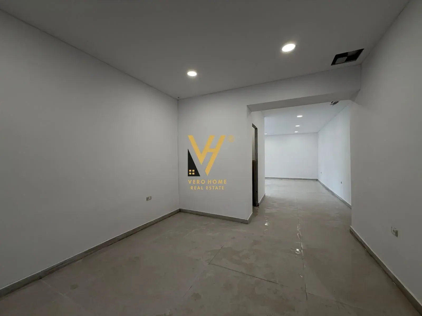 Innenansicht, Ladenlokal 52 m² zu vermieten in Tirana