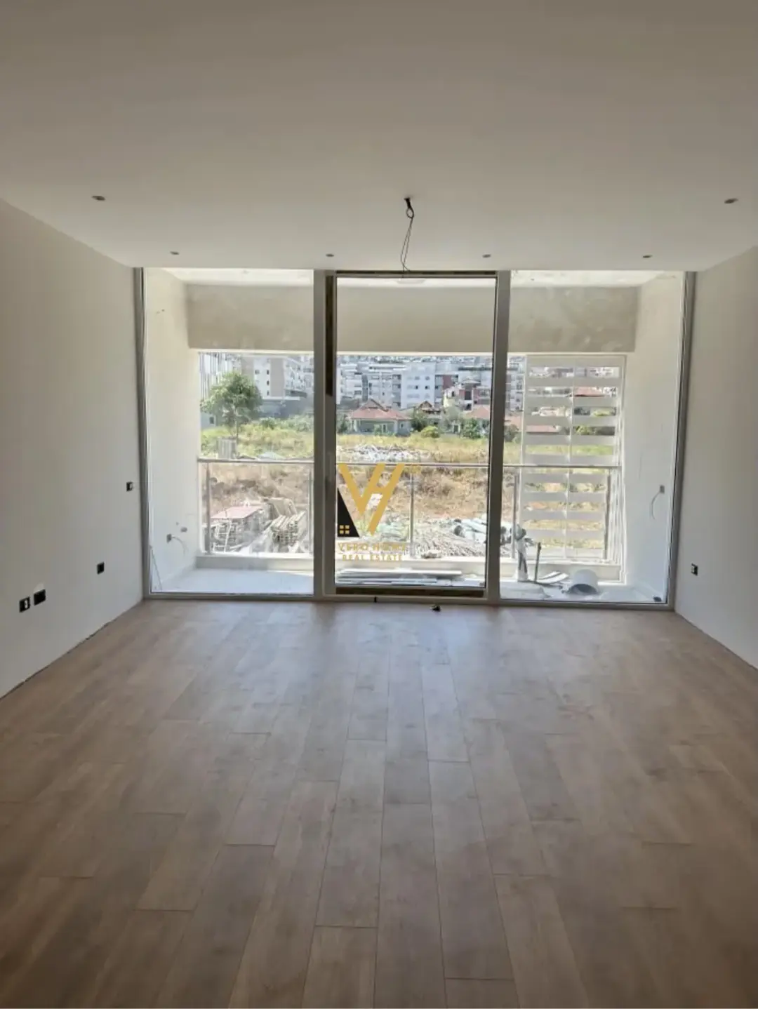 Esterno, ufficio 117 m² in affitto a Komuna e Parisit, Tirana