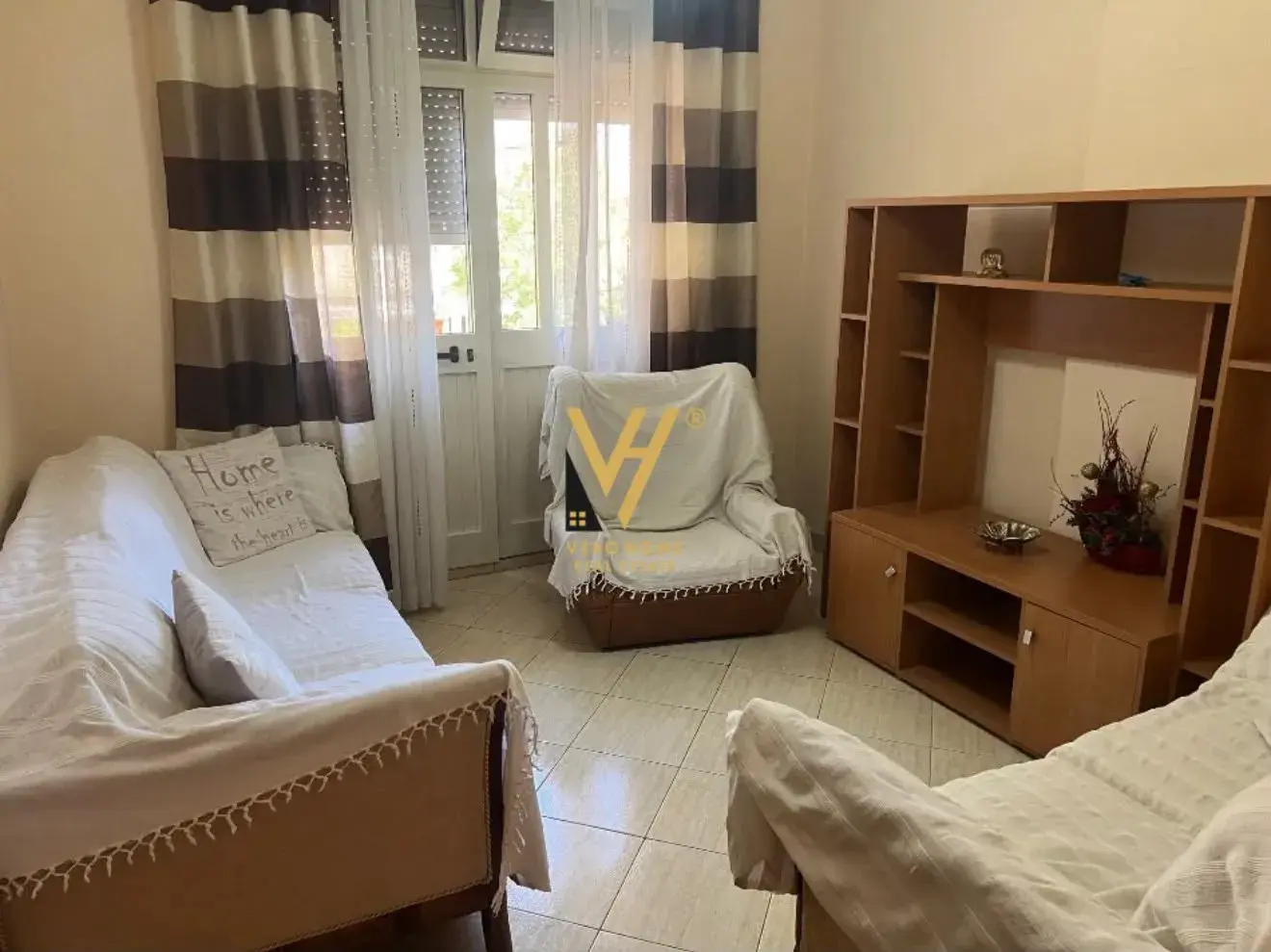 Dhoma e ndenjes, apartament 2+1 me qira në 21 Dhjetori, Tiranë