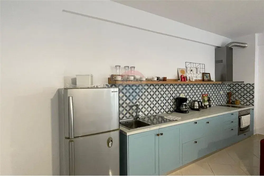 Kuzhina, apartament 2+1 me qira në Sheshi i Flamurit, Vlorë