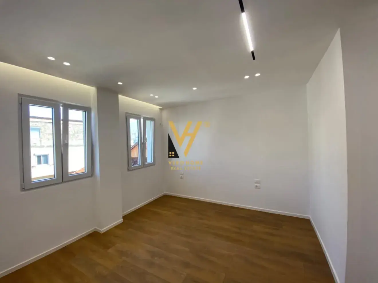 Balkon, Einzimmerwohnung zu verkaufen in 21 Dhjetori, Tirana