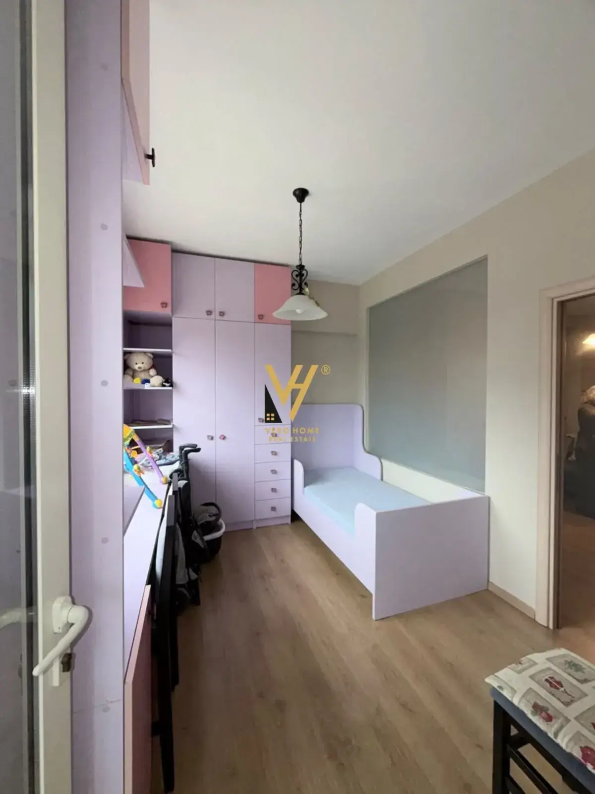 Balcone, appartamento 2+1 in affitto a Tirana