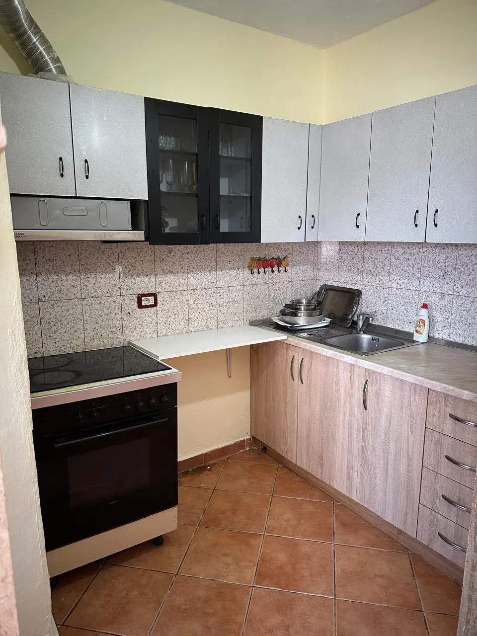 Küche, Wohnung 1+1 zu vermieten in Laprakë, Tirana