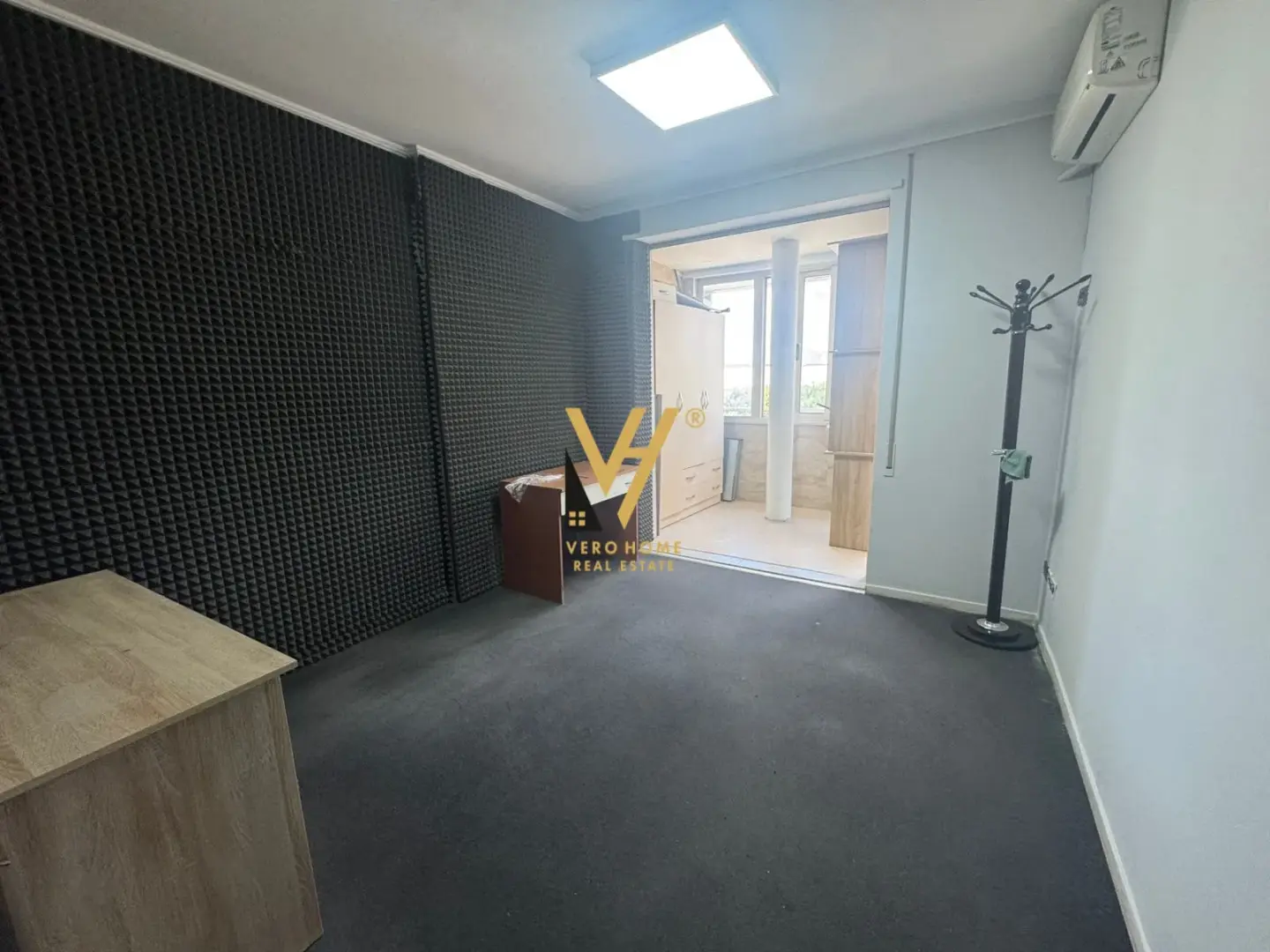 Interni, ufficio 218 m² in affitto a Kopshti Botanik, Tirana