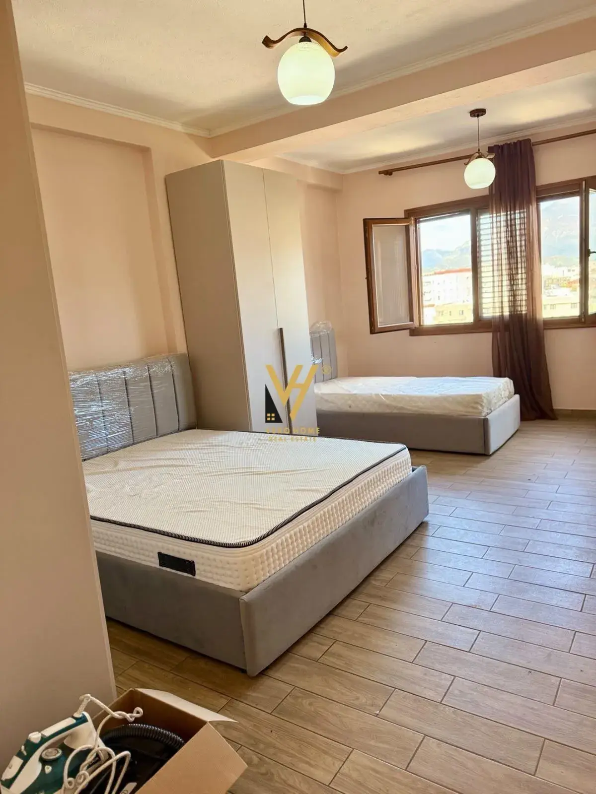 Ndërtesa, apartament 2+2+2 me qira në 21 Dhjetori, Tiranë