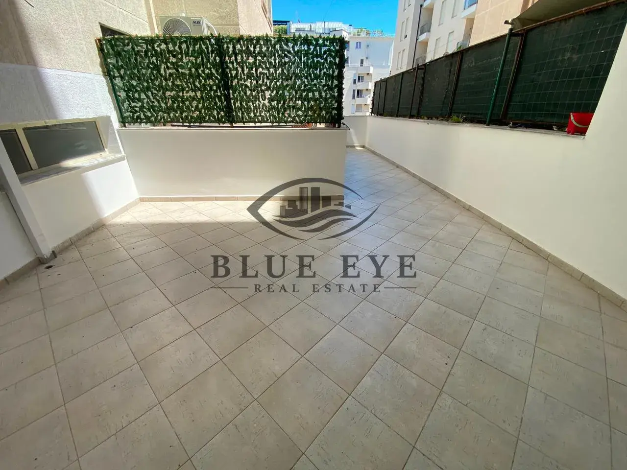 Dhoma e ndenjes, apartament 1+1 në shitje në Plazh, Durrës