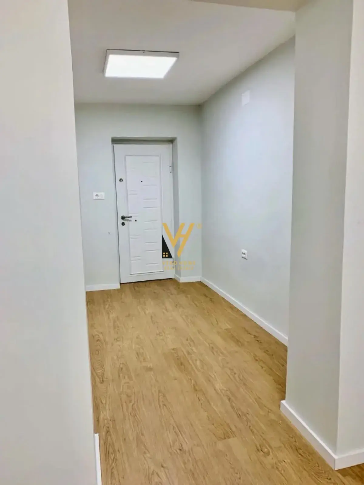 Brendësia, zyrë 36 m² me qira në Blloku, Tiranë