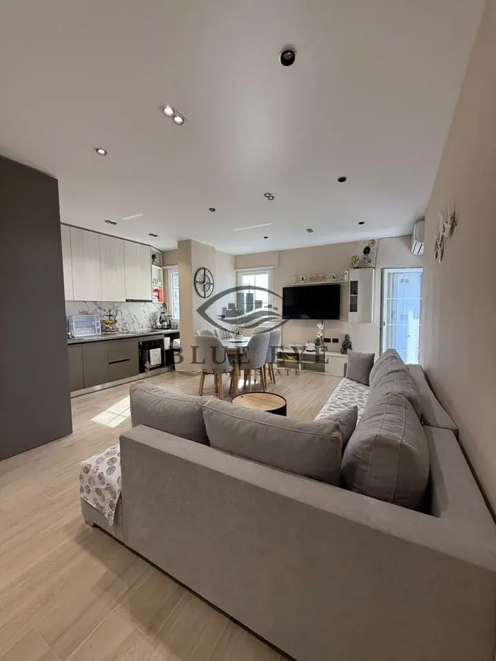Kuzhina, apartament 1+1 në shitje në Plazh, Durrës