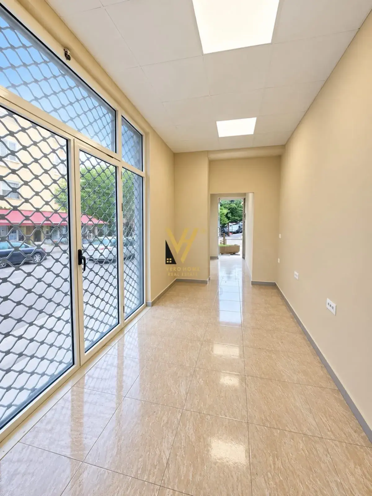 Extérieur, boutique 30 m² à louer à Porcelan, Tirana