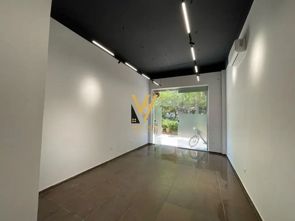 Pamje e jashtme, dyqan 33 m² me qira në Komuna e Parisit, Tiranë