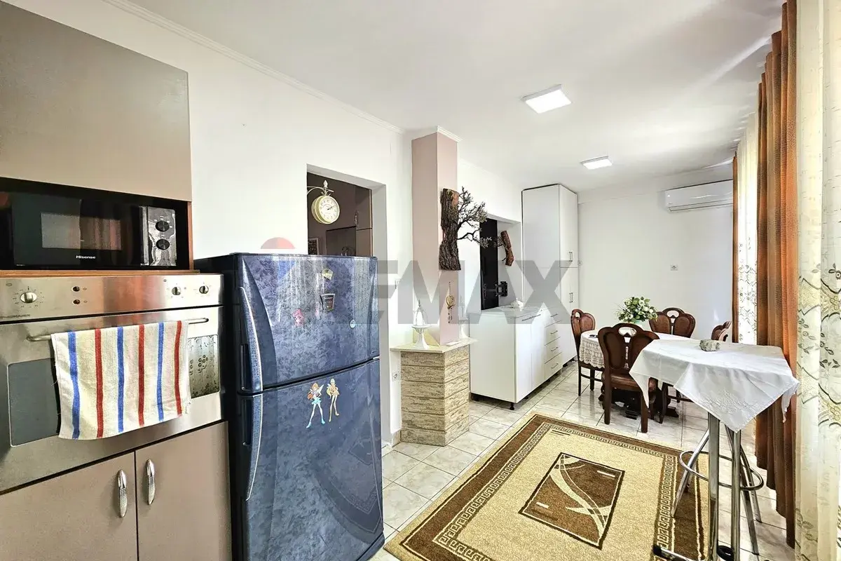 Cucina, appartamento 2+1 in affitto a Rruga e Elbasanit, Tirana