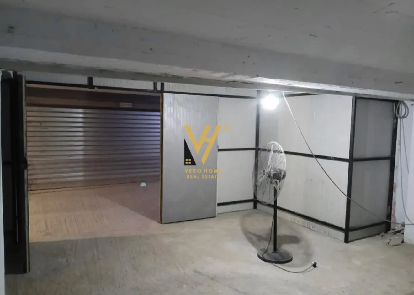 Esterno, magazzino 35 m² in vendita ad Ali Demi, Tirana
