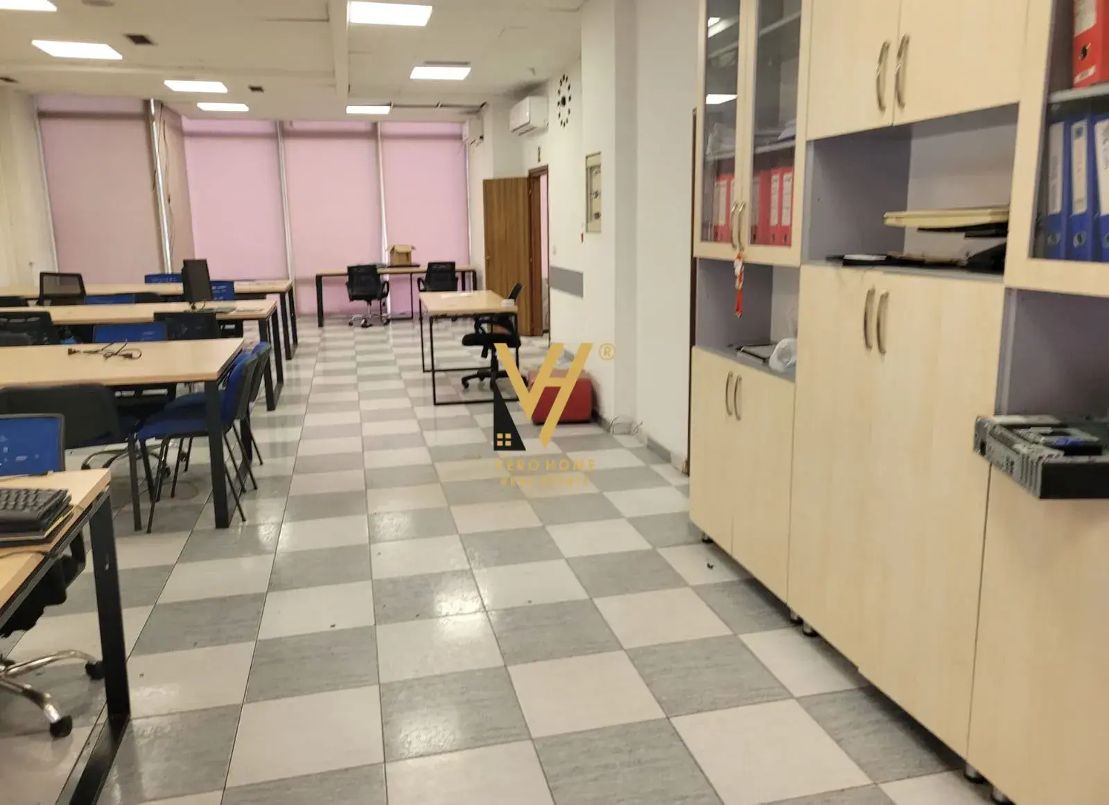 Außenansicht, Büro 286 m² zu vermieten in Tirana