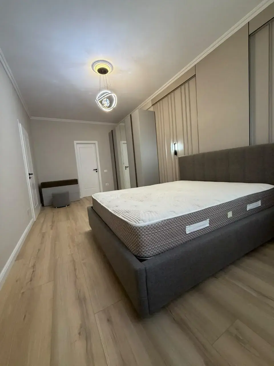 Immeuble, appartement 2+2+2 à vendre à Astir, Tirana