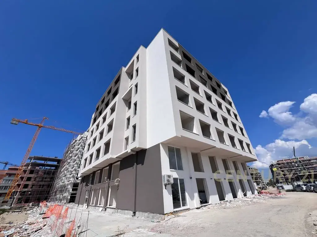 Edificio, appartamento 2+1 in vendita a Mali i Robit