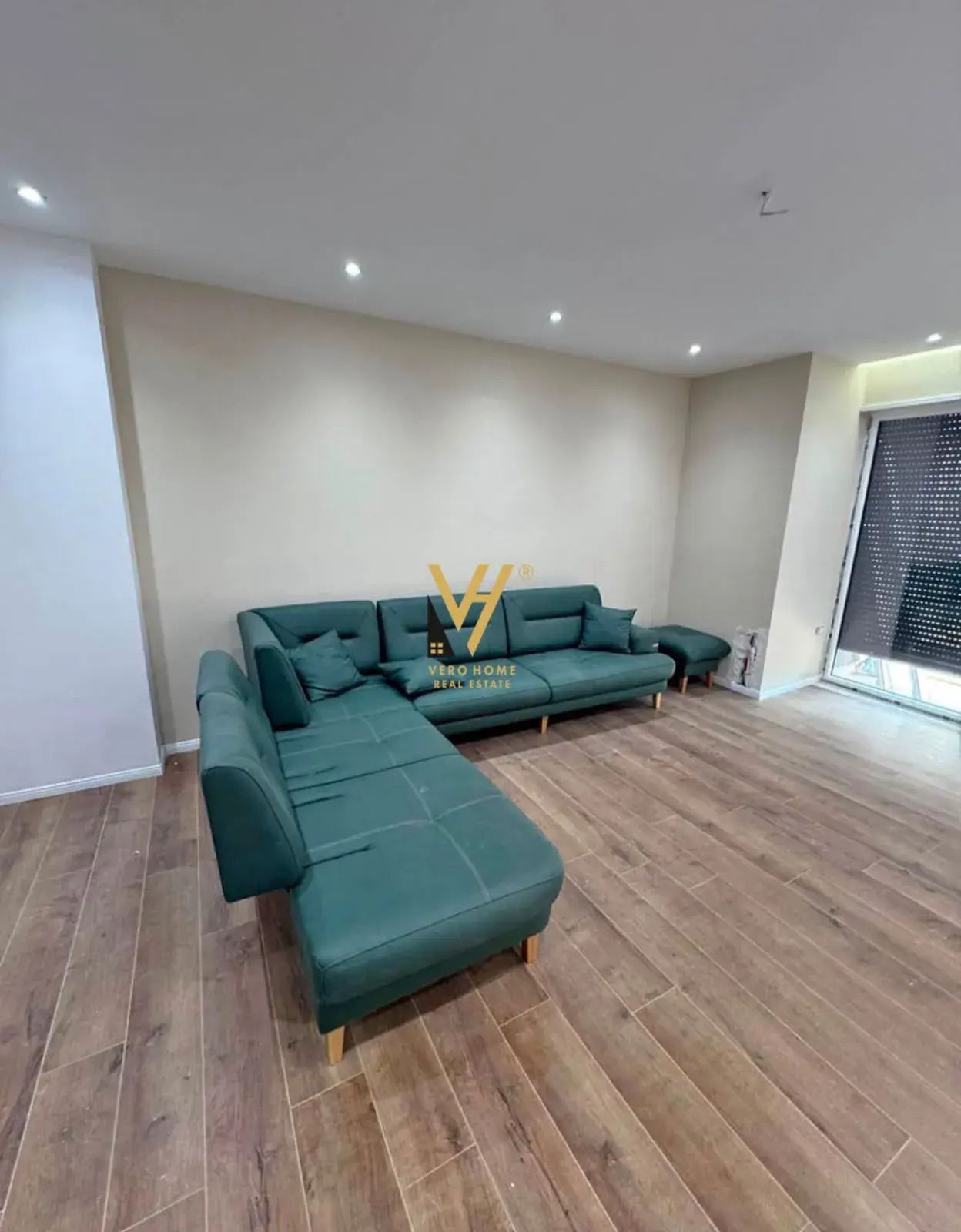 Dhoma e ndenjes, apartament 1+1 me qira në Don Bosko, Tiranë