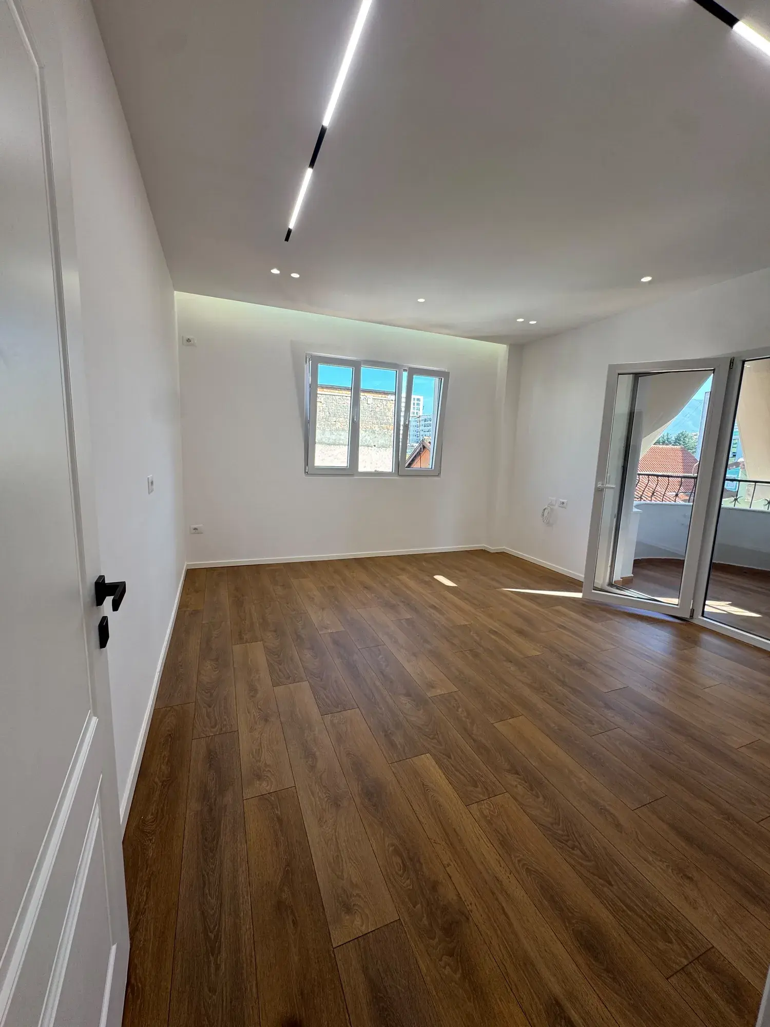 Intérieur, appartement 1+1 à vendre à Zogu i Zi, Tirana