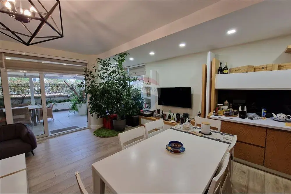 Kitchen, 2+1 apartment for sale in Uji i Ftohtë, Vlora