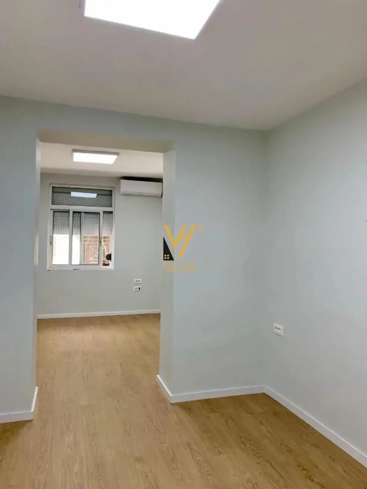 Brendësia, zyrë 36 m² me qira në Blloku, Tiranë