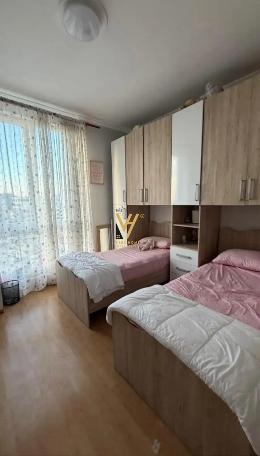 Immeuble, appartement 2+2+2 à louer à 21 Dhjetori, Tirana