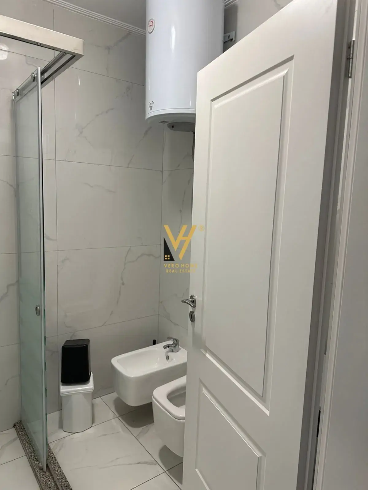 Kuzhina, apartament 1+1 në shitje në Astir, Tiranë