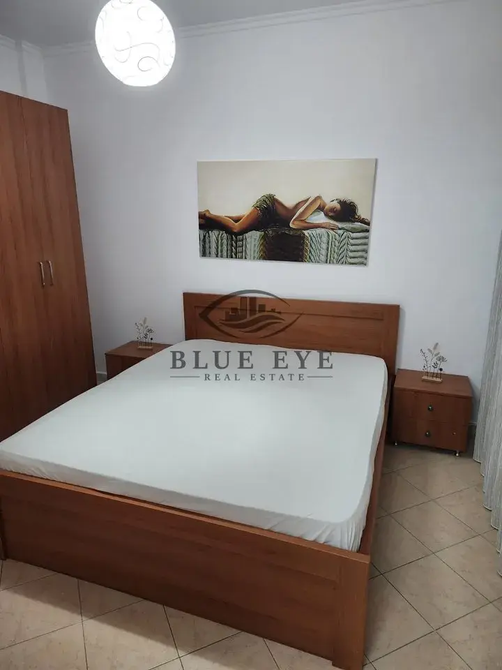 Dhoma e ndenjes, apartament 1+1 në shitje në Plazh, Durrës
