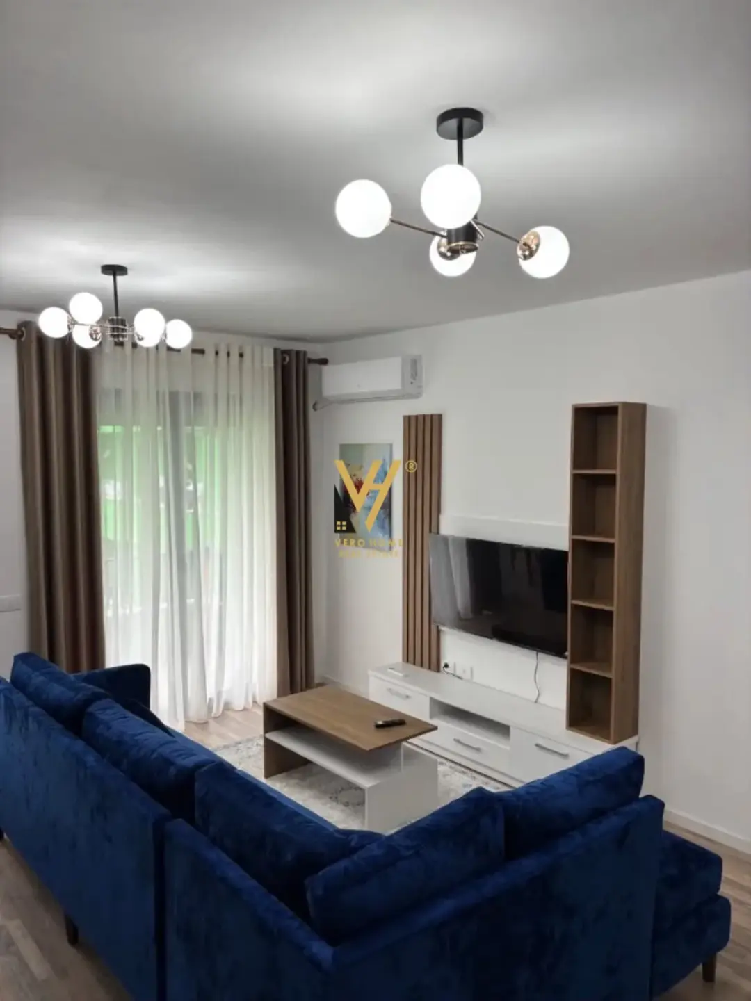 Σαλόνι, διαμέρισμα 1+1 προς ενοικίαση στα Τίρανα, 70 m²