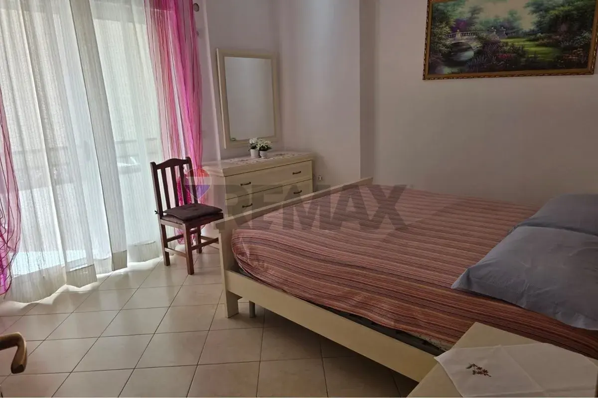 Dhoma e gjumit, apartament 2+1 me qira në Vlorë