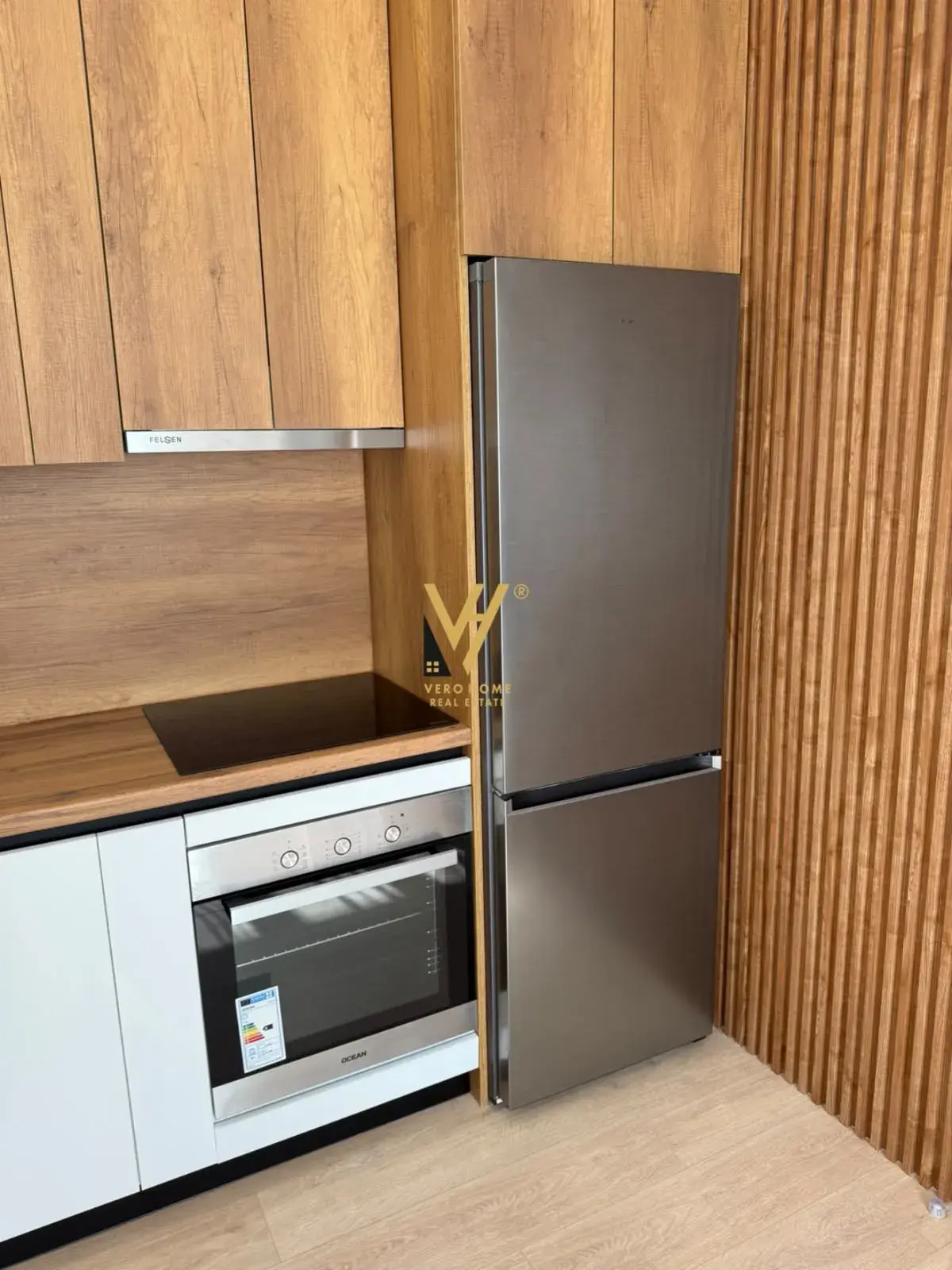 Gebäude, Wohnung 1+1 zu vermieten in Myslym Shyri, Tirana