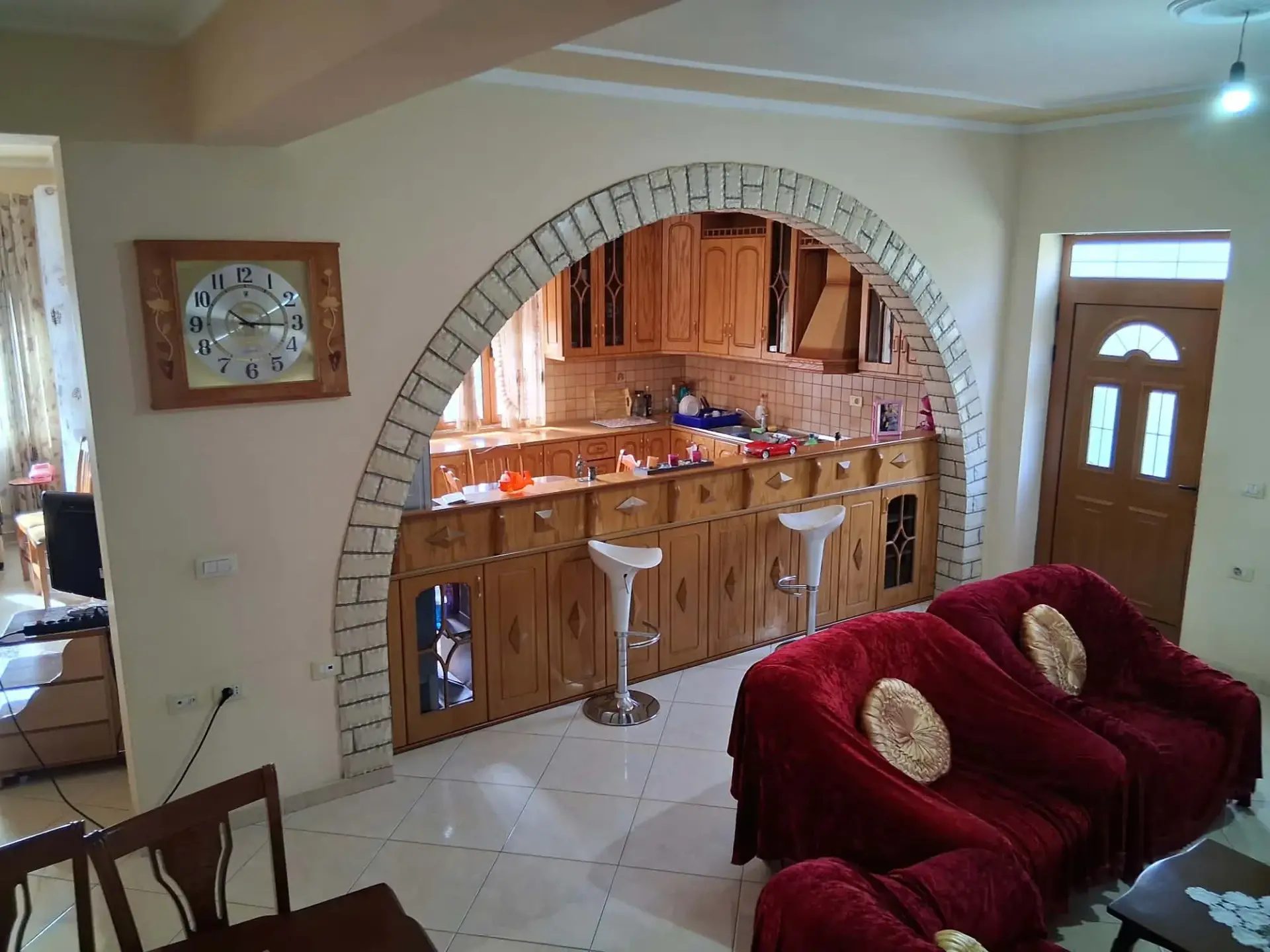 Cucina, casa indipendente 4+2 in vendita a Elbasan