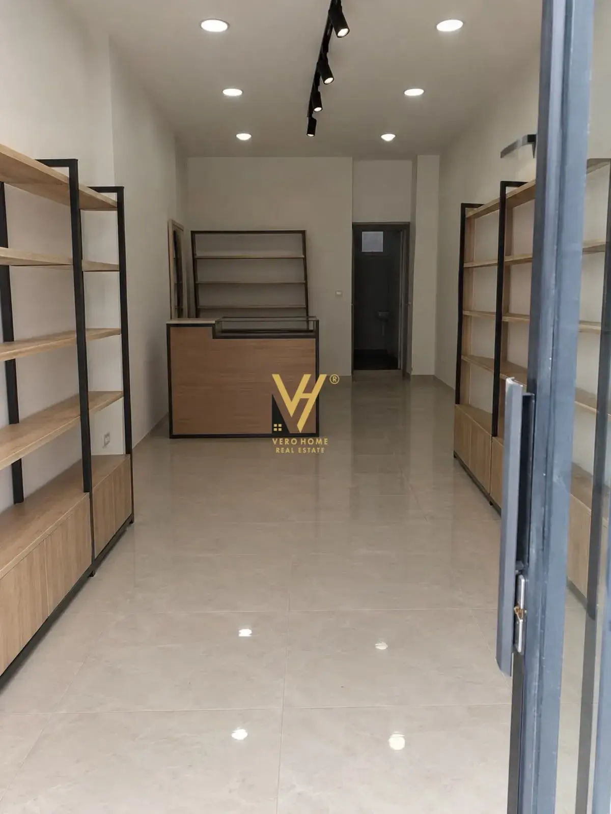 Außenansicht, Ladenlokal 35 m² zu vermieten in Tirana
