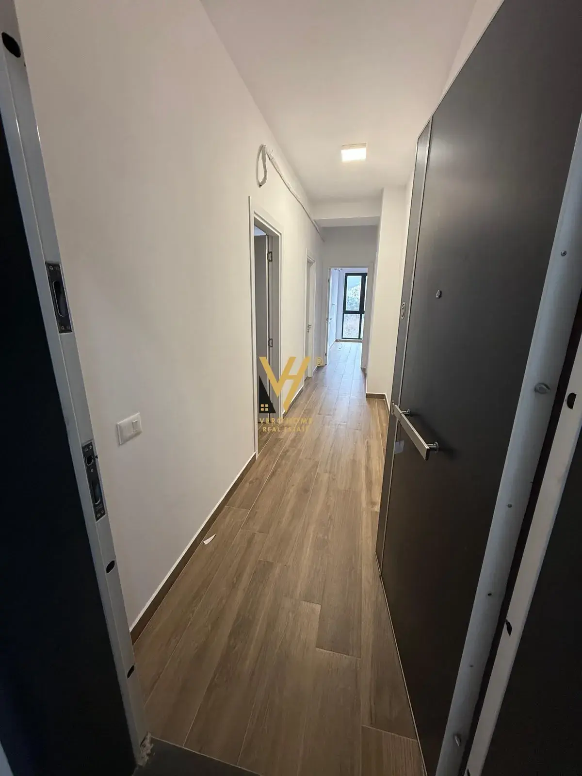 Brendësia, zyrë 105 m² me qira në Rruga e Dibrës, Tiranë