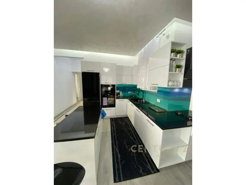 Chambre, villa 4+1 à vendre à Golem