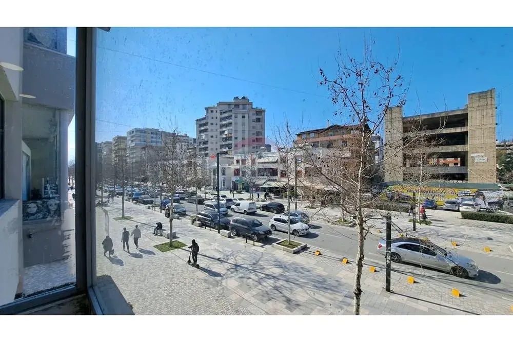 Innenansicht, Büro 100 m² zu vermieten in Skelë, Vlora