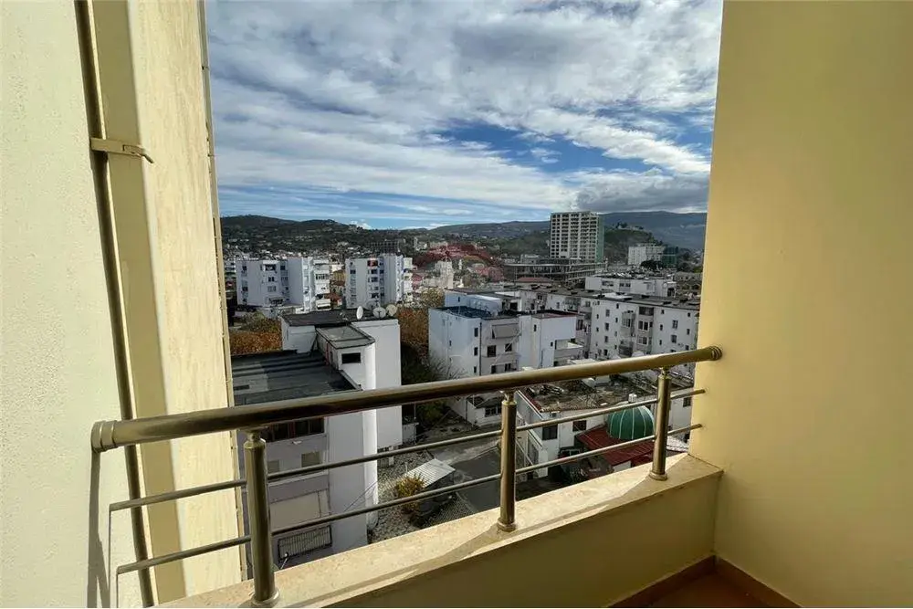 Balkon, Wohnung 1+1 zu vermieten in Vlora
