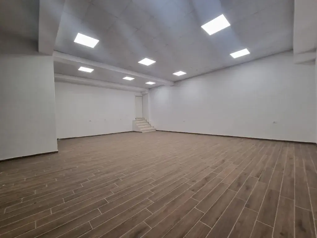 Εξωτερικό, κατάστημα 100 m² προς πώληση στα Τίρανα