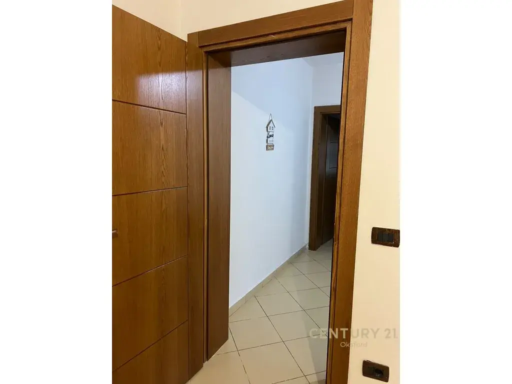 Bagno, appartamento 1+1 in affitto a Sauk, Tirana