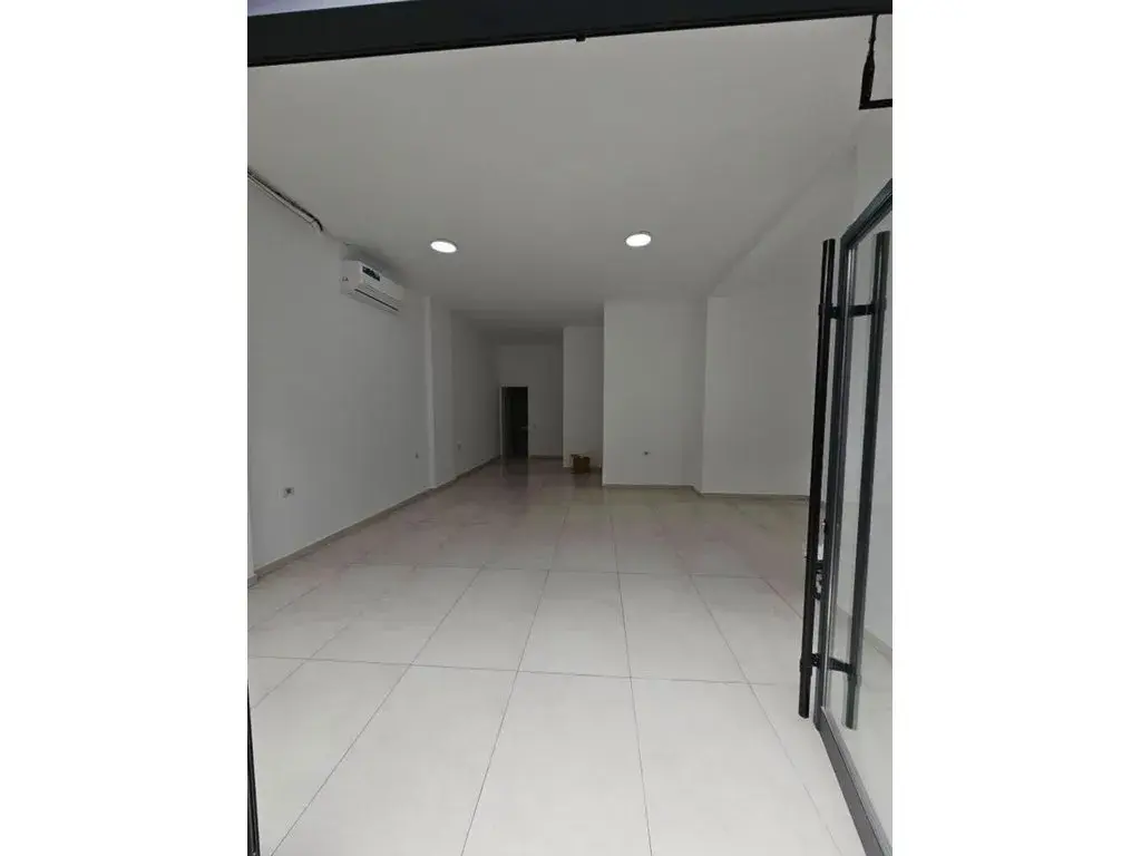 Außenansicht, Ladenlokal 50 m² zu verkaufen in Don Bosko, Tirana