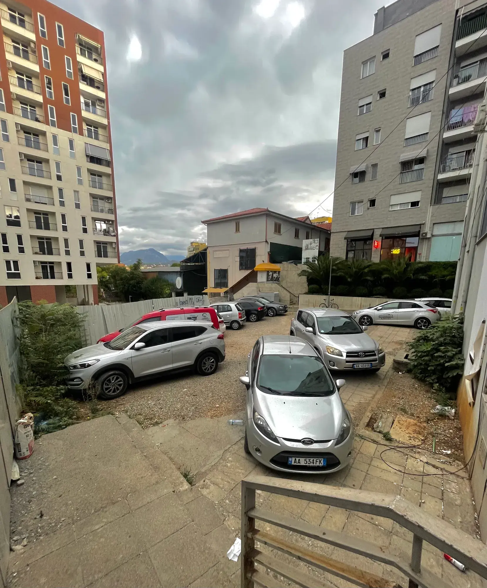 Brendësia, magazinë 180 m² me qira në Tiranë