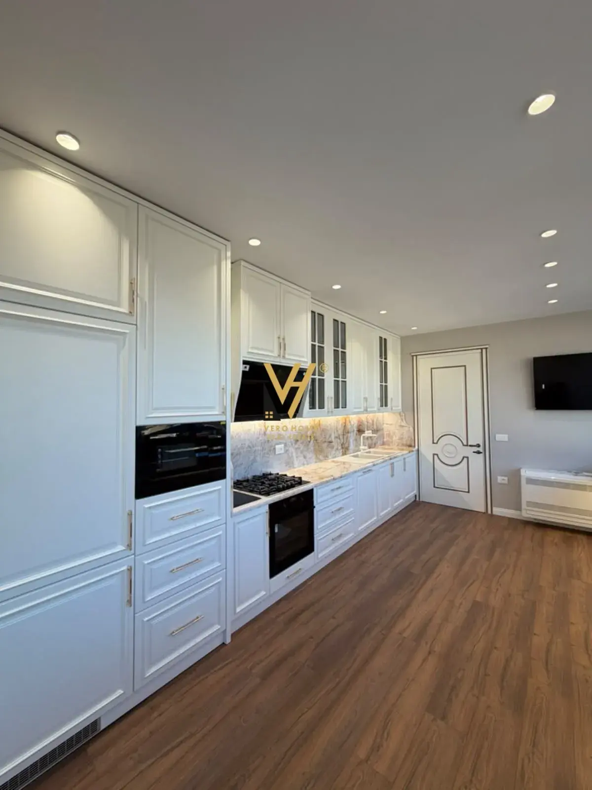 Ballkoni, apartament 2+1 me qira në Rruga e Elbasanit, Tiranë
