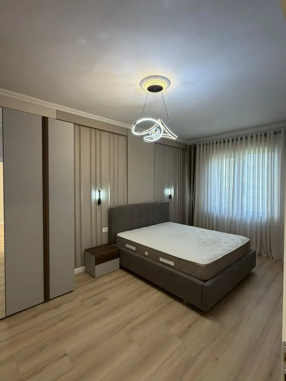 Intérieur, appartement 2+2+2 à vendre à Astir, Tirana