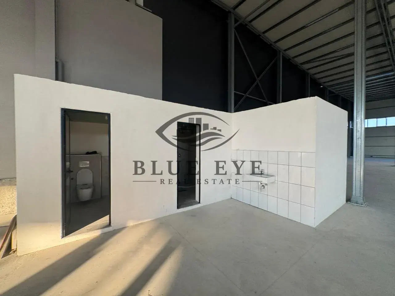 Innenansicht, Lagerhalle 1.868 m² zu vermieten in Spitallë, Durrës