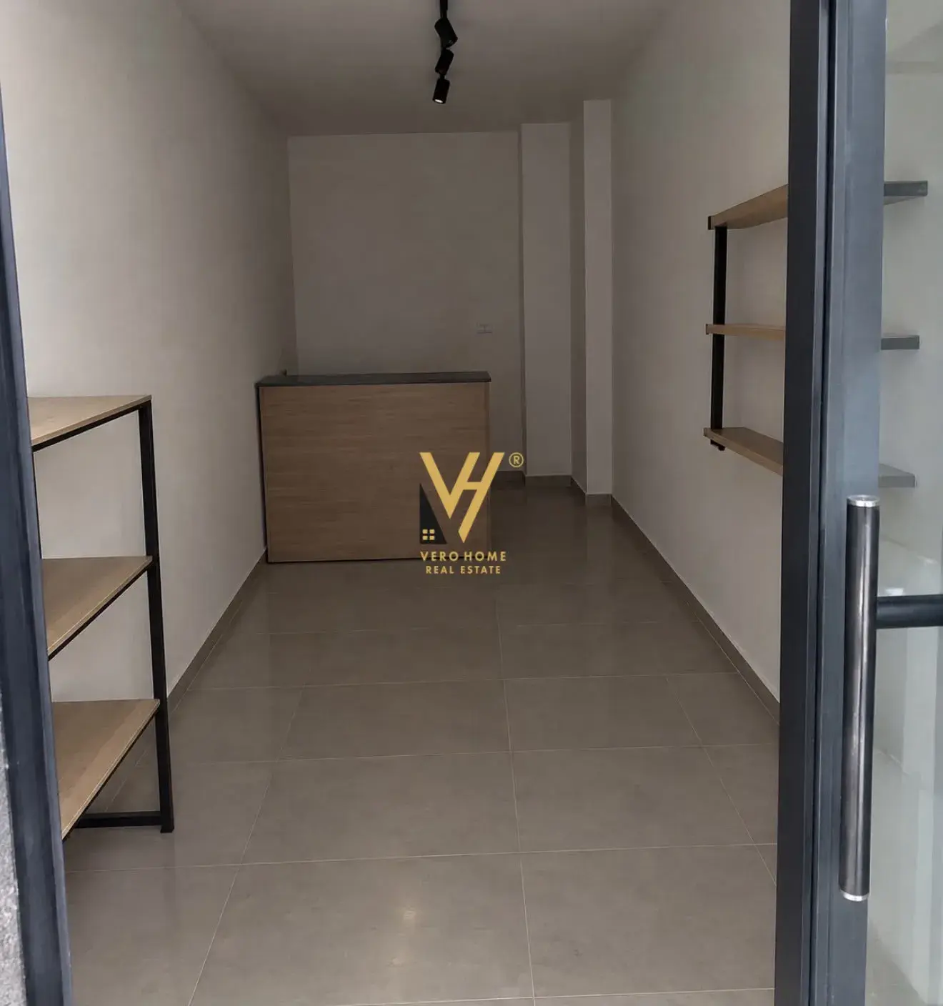 Extérieur, boutique 31 m² à louer à Tirana