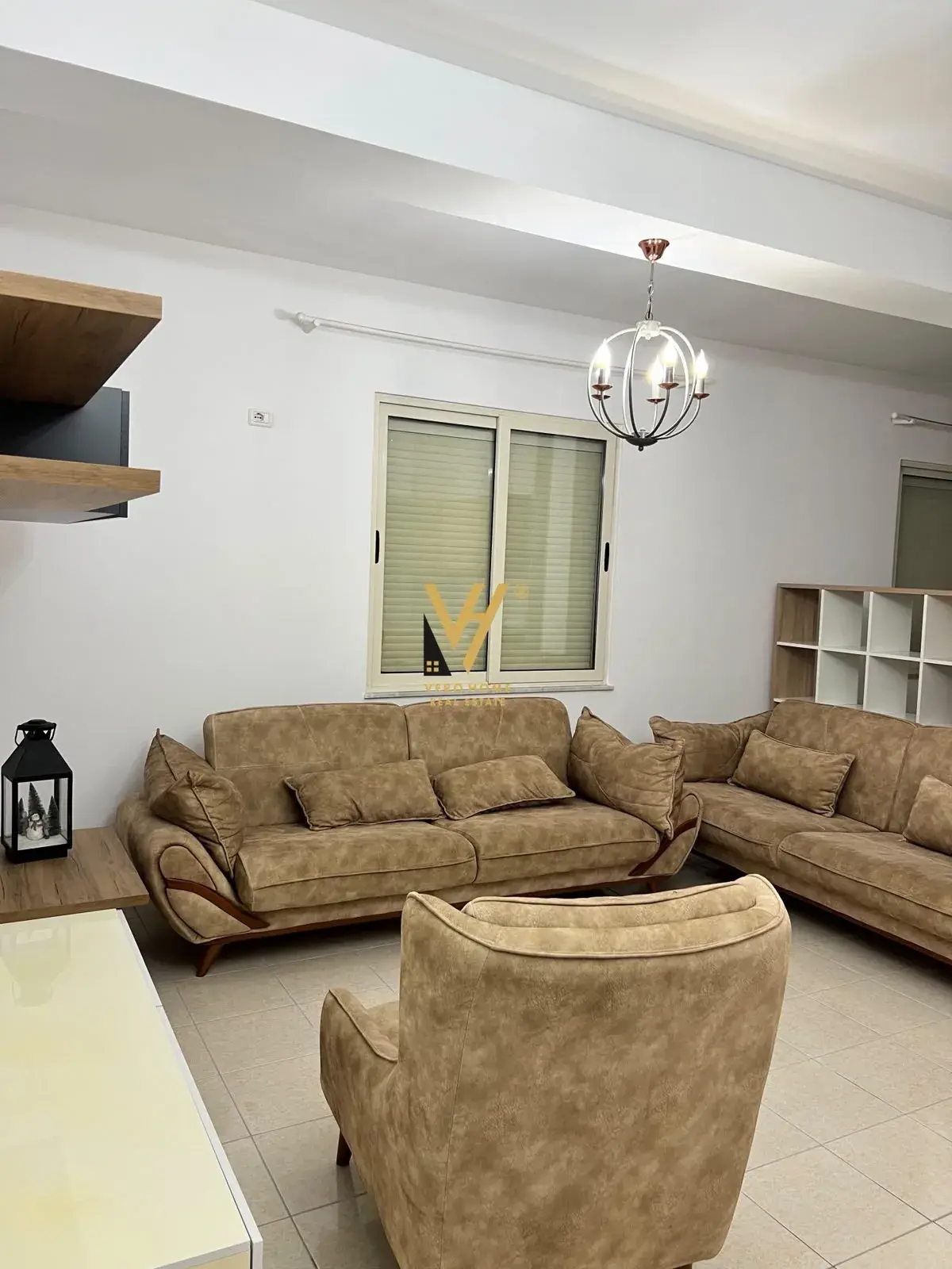 Salon, appartement 2+2+2 à vendre à Fresku, Tirana