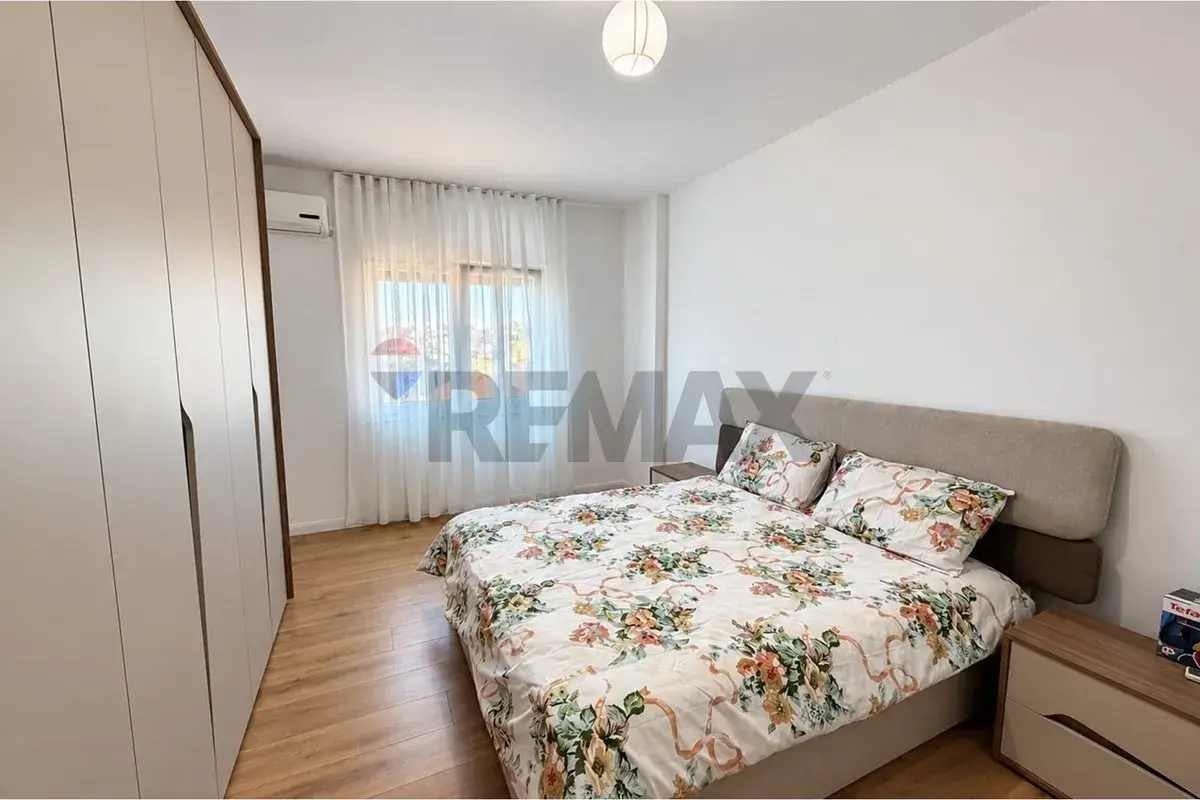 Dhoma e gjumit, apartament 2+1 me qira në 21 Dhjetori, Tiranë