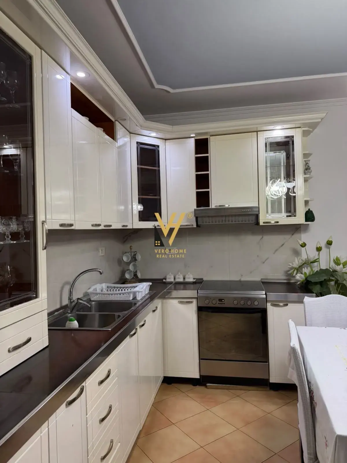 Banjo, apartament 2+1 me qira në Tiranë