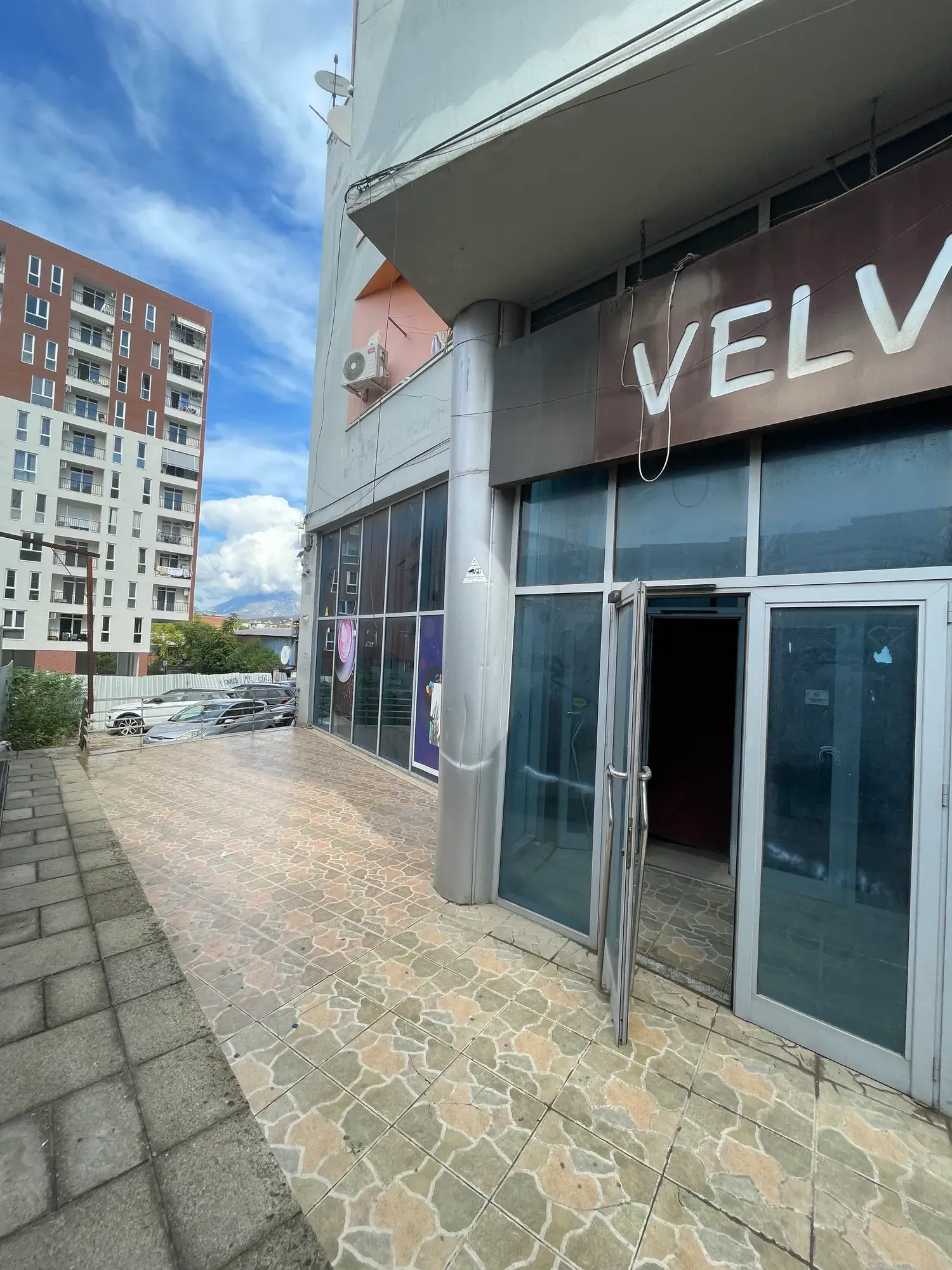 Außenansicht, Lagerhalle 200 m² zu verkaufen in Tirana